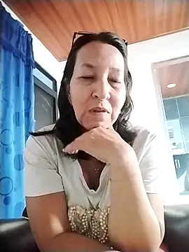 Snapshot of RosseLaure chatting on June 1, 2026, 8:21 pm RosseLaure online show from June 1, 2026, 8:21 pm