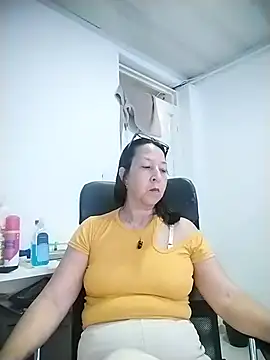 Snapshot of RosseLaure chatting on June 14, 2026, 8:11 pm RosseLaure online show from June 14, 2026, 8:11 pm