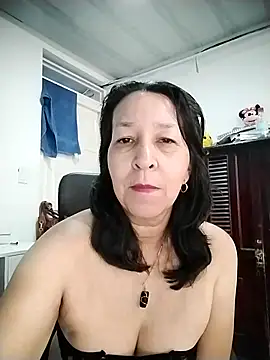 Snapshot of RosseLaure chatting on July 19, 2026, 4:33 pm RosseLaure online show from July 19, 2026, 4:33 pm