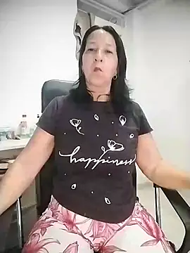 Snapshot of RosseLaure chatting on August 1, 2026, 8:41 pm RosseLaure online show from August 1, 2026, 8:41 pm