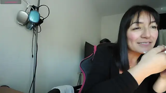 Yulian Milf online show from April 4, 2026, 3:09 pm