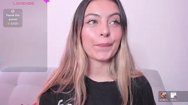 Snapshot of Fernanda_aaaa chatting on May 11, 2026, 2:45 pm Fernanda aaaa online show from May 11, 2026, 2:45 pm