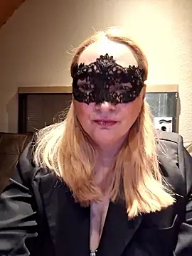 Snapshot of MaskedQueen77 chatting on January 18, 2026, 3:49 pm MaskedQueen77 online show from January 18, 2026, 3:49 pm