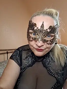 Snapshot of MaskedQueen77 chatting on June 12, 2026, 5:23 pm MaskedQueen77 online show from June 12, 2026, 5:23 pm