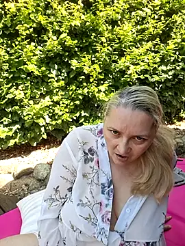 Snapshot of MaskedQueen77 chatting on July 12, 2026, 1:13 pm MaskedQueen77 online show from July 12, 2026, 1:13 pm