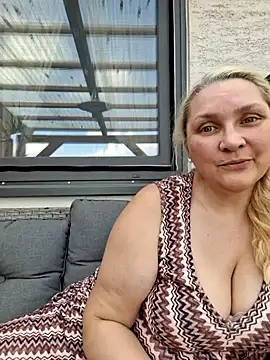 Snapshot of MaskedQueen77 chatting on July 13, 2026, 3:37 pm MaskedQueen77 online show from July 13, 2026, 3:37 pm