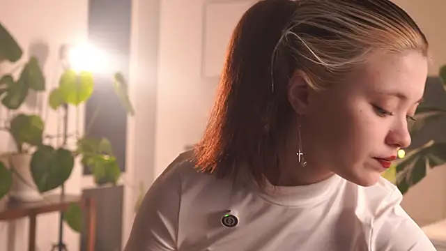 EleniRoeber online show from February 27, 2026, 3:34 pm