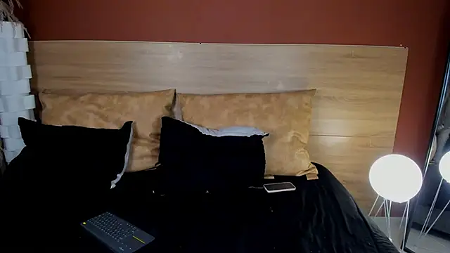 Snapshot of scarlett25__ chatting on February 16, 2026, 8:16 pm scarlett25 online show from February 16, 2026, 8:16 pm