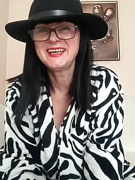 AliceSwan57 online show from April 26, 2026, 12:36 pm