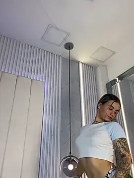 JuliaColemann online show from March 21, 2026, 12:10 pm