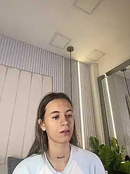 Snapshot of JuliaColemann chatting on May 20, 2026, 12:00 pm JuliaColemann online show from May 20, 2026, 12:00 pm