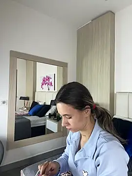 JuliaColemann online show from June 24, 2026, 11:53 am