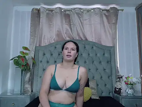 Snapshot of ZamanthaJhones chatting on March 1, 2026, 1:46 pm ZamanthaJhones online show from March 1, 2026, 1:46 pm