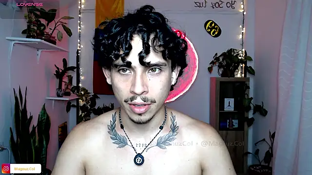 Snapshot of Magnuz_Col chatting on February 11, 2026, 1:32 am Magnuz Col online show from February 11, 2026, 1:32 am