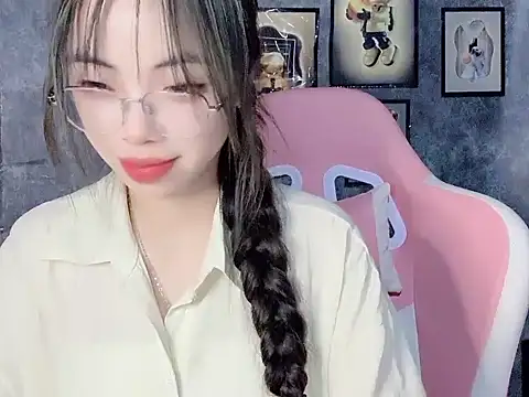 Suki 99 online show from February 26, 2026, 5:12 pm