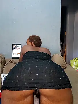 Barbieee1301 online show from April 21, 2026, 7:14 am