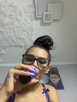 HiddendesireXO01 online show from July 23, 2026, 7:23 pm