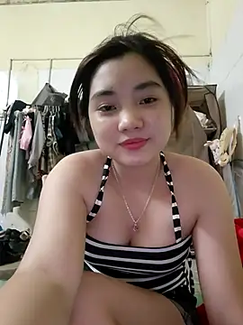 Snapshot of Pinks_cool chatting on August 3, 2026, 2:33 pm Pinks cool online show from August 3, 2026, 2:33 pm