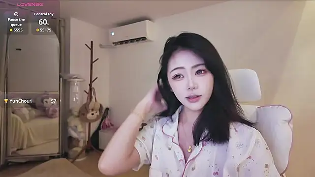 Jolie-22 online show from May 29, 2026, 1:53 pm