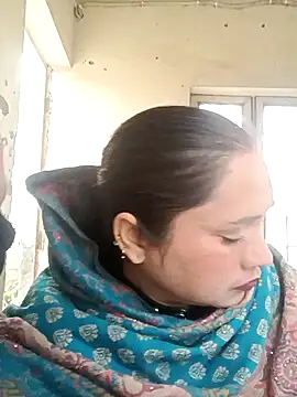 Cute-karisma1234 online show from February 1, 2026, 1:48 am