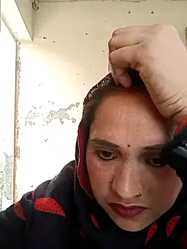 Cute-karisma1234 online show from February 11, 2026, 2:16 am