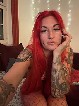 Snapshot of MrsRedFoxy chatting on April 22, 2026, 8:10 pm MrsRedFoxy online show from April 22, 2026, 8:10 pm