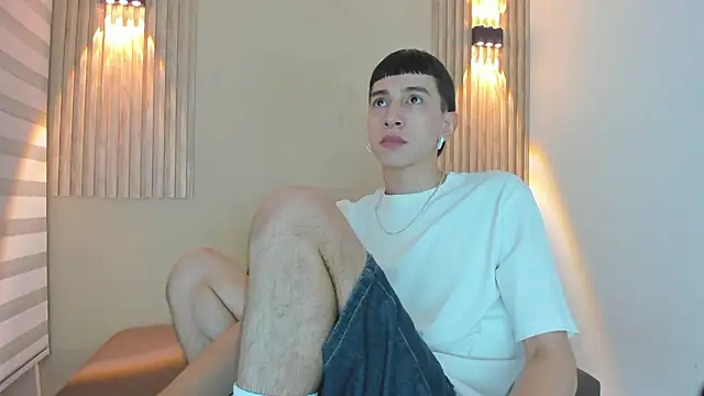 lian cameron online show from February 13, 2026, 3:46 am