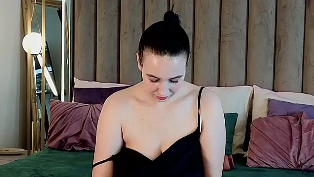 MavisReeve online show from April 16, 2026, 9:54 am