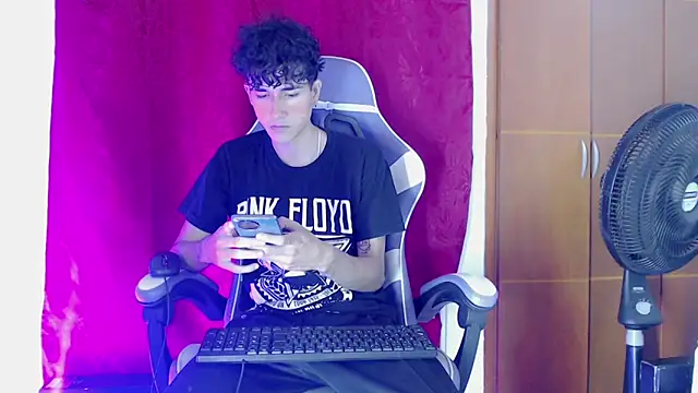 Johnny cagee  online show from February 6, 2026, 11:52 pm