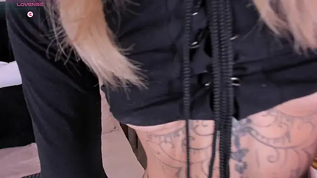 Crystal Rose   online show from April 12, 2026, 11:04 am