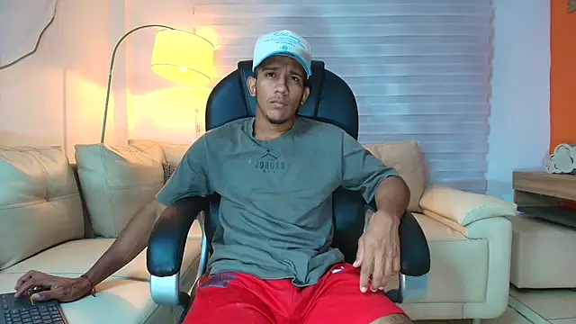 ricky spensar23cm  online show from April 15, 2026, 1:12 am