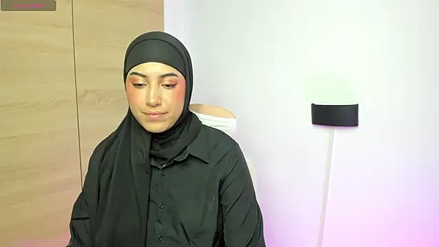 Snapshot of LAY_LA_ chatting on February 25, 2026, 10:41 pm LAY LA online show from February 25, 2026, 10:41 pm