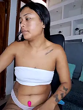 Snapshot of Layla_em chatting on March 1, 2026, 12:18 pm Layla em online show from March 1, 2026, 12:18 pm