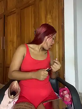 Snapshot of Layla_em chatting on April 10, 2026, 12:43 pm Layla em online show from April 10, 2026, 12:43 pm