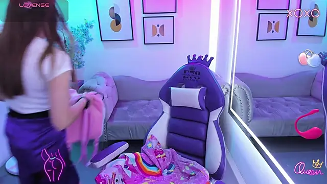 Victoria  doll online show from March 29, 2026, 12:27 pm