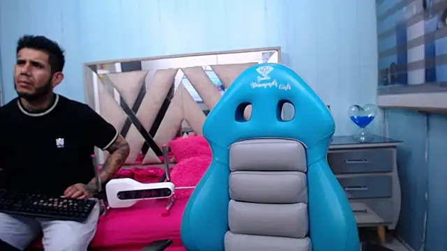 Snapshot of allison_max_tattoo chatting on February 8, 2026, 2:15 am allison max tattoo online show from February 8, 2026, 2:15 am