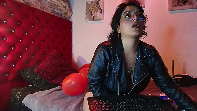 Snapshot of LillithSinclair_nom chatting on February 24, 2026, 4:21 am LillithSinclair nom online show from February 24, 2026, 4:21 am