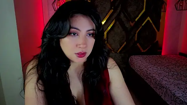 Snapshot of Luvienne chatting on February 9, 2026, 7:29 pm Luvienne online show from February 9, 2026, 7:29 pm