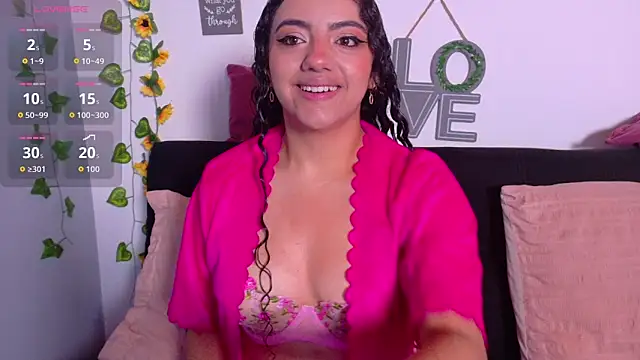 Snapshot of emiily_curly chatting on May 6, 2026, 11:59 am emiily curly online show from May 6, 2026, 11:59 am