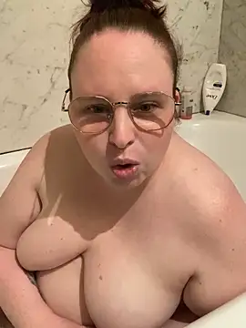 Sarahtjeuh  online show from April 21, 2026, 7:39 pm