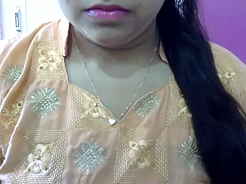 Cute Aliyaa online show from April 3, 2026, 9:51 am