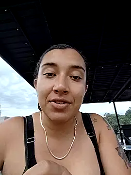 Robin H00t 2 online show from April 12, 2026, 9:42 pm