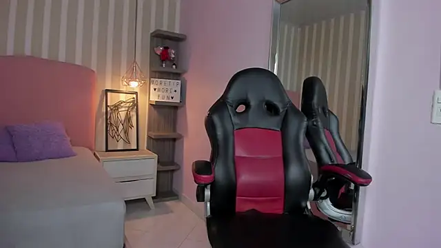 HELEN DAVIS4 online show from January 31, 2026, 7:11 pm