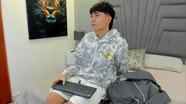 Snapshot of Raphael_Nyon chatting on February 25, 2026, 11:31 am Raphael Nyon online show from February 25, 2026, 11:31 am