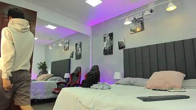 Snapshot of Raphael_Nyon chatting on March 1, 2026, 3:41 am Raphael Nyon online show from March 1, 2026, 3:41 am