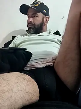 Snapshot of hairyandbigmann chatting on February 11, 2026, 2:27 am hairyandbigmann online show from February 11, 2026, 2:27 am