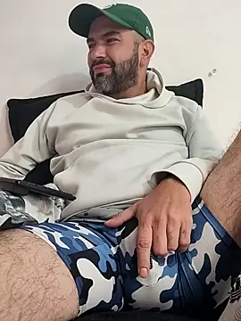 Snapshot of hairyandbigmann chatting on February 26, 2026, 6:29 pm hairyandbigmann online show from February 26, 2026, 6:29 pm