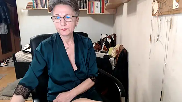 katemodel online show from October 1, 2025, 9:26 am