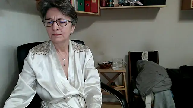 katemodel online show from November 19, 2025, 9:42 am