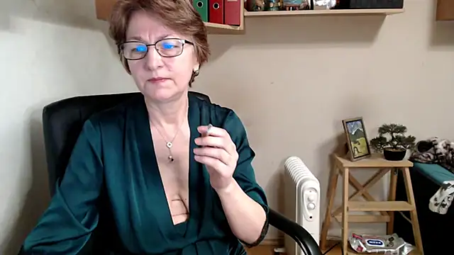 katemodel online show from February 2, 2026, 7:51 am